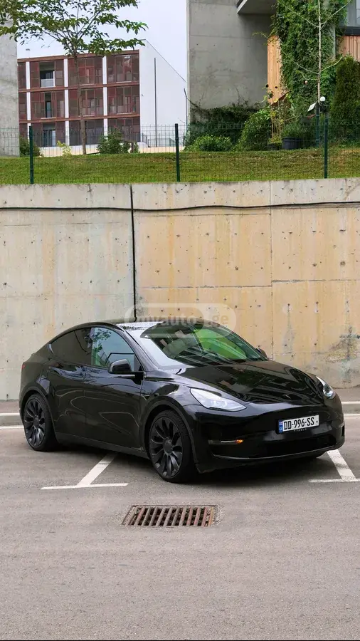 Tesla Model Y 2022 — photo 2