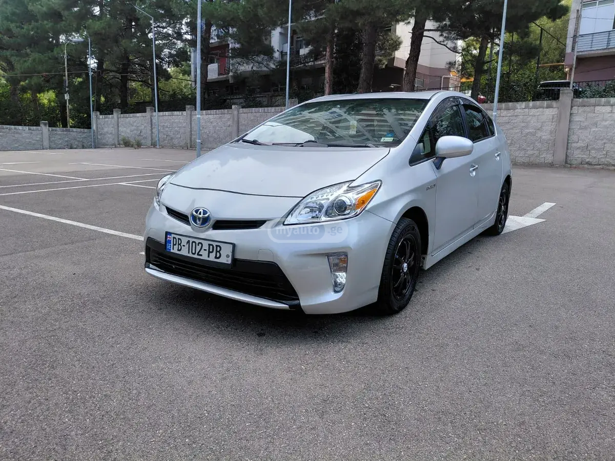 Toyota Prius 2013 — photo 2