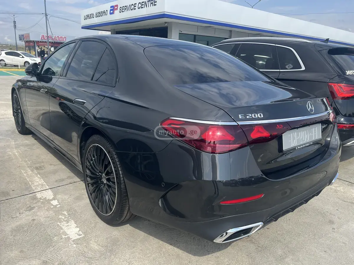 Mercedes-Benz E 200 2026 — photo 2