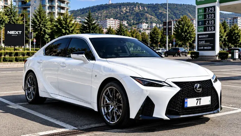 Lexus IS 300 2021 — photo 2