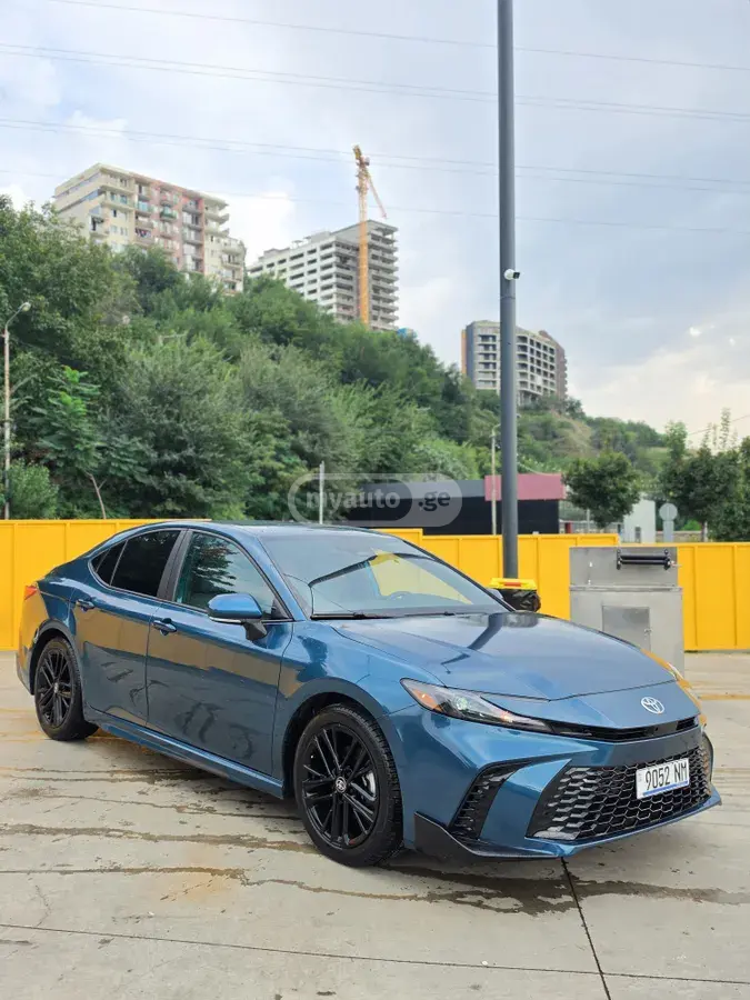 Toyota Camry 2025 — photo 2