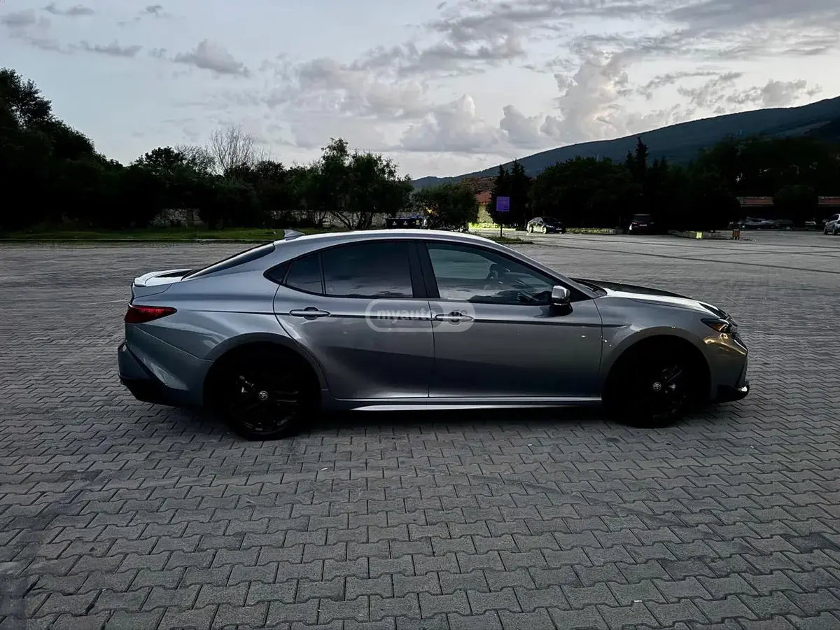 Toyota Camry 2026 — photo 2