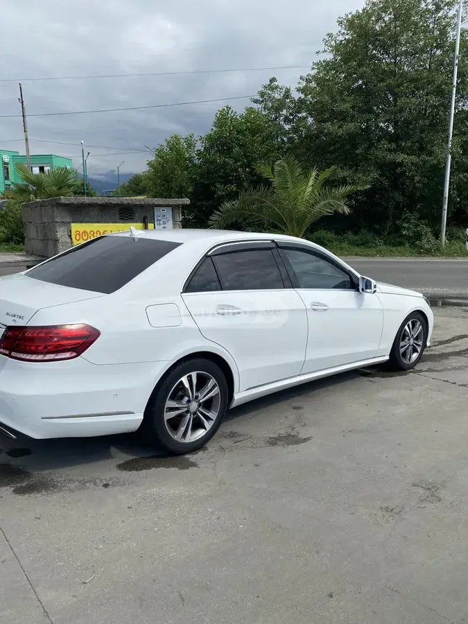 Mercedes-Benz E 220