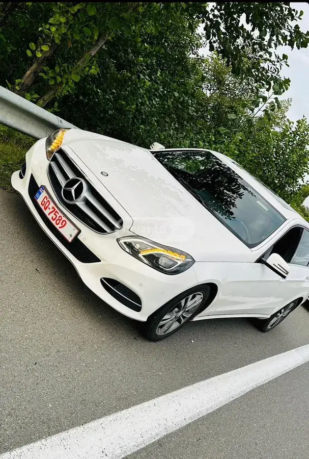 Mercedes-Benz E 220 2016 — photo 2