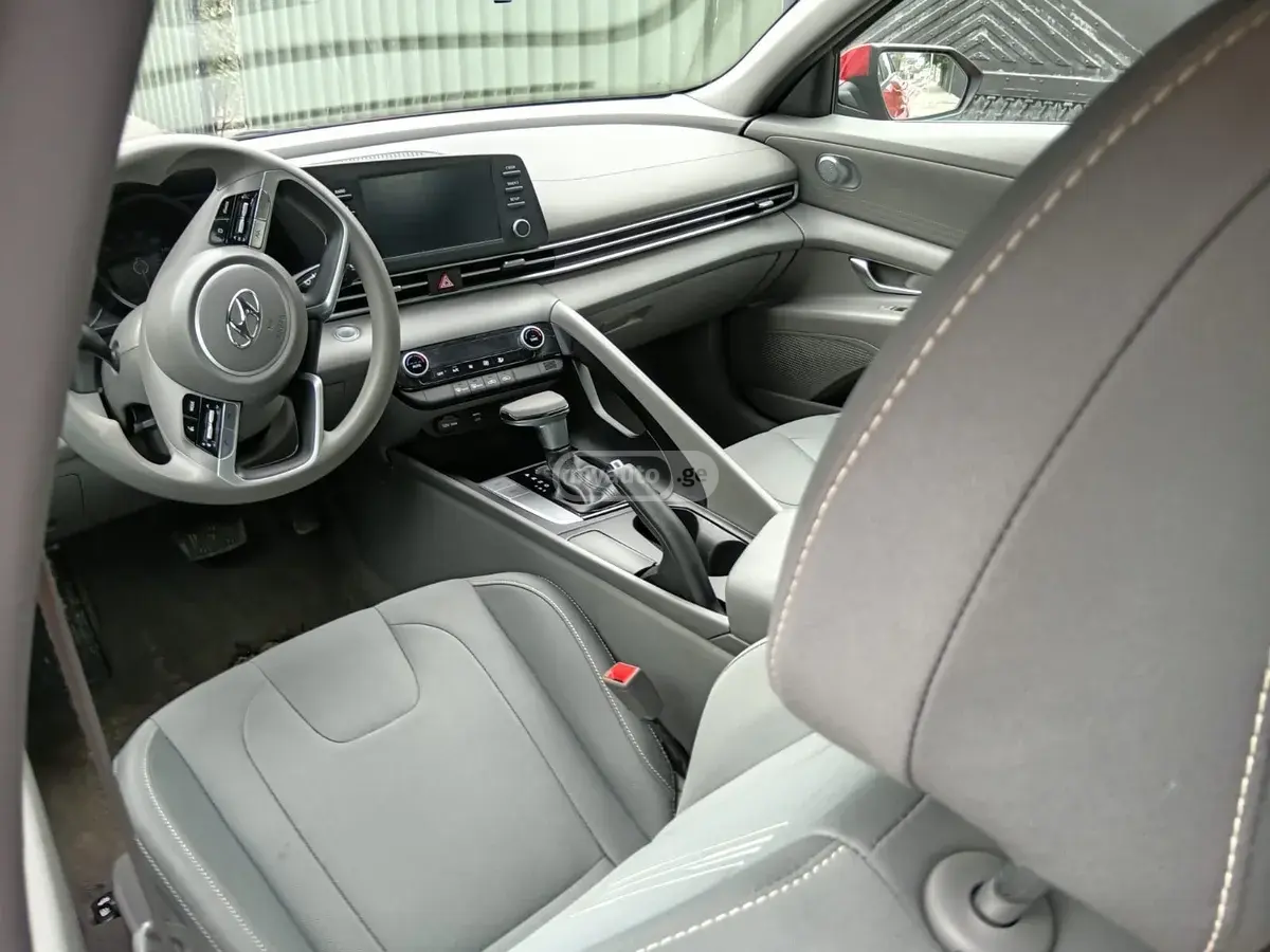 Hyundai Elantra 2022 — photo 2