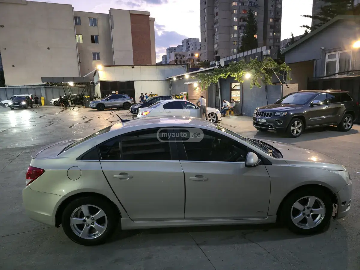 Chevrolet Cruze 2011 — photo 2