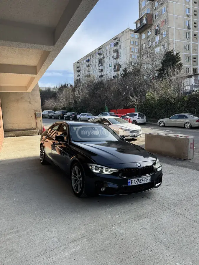 BMW 330 2018 — photo 2