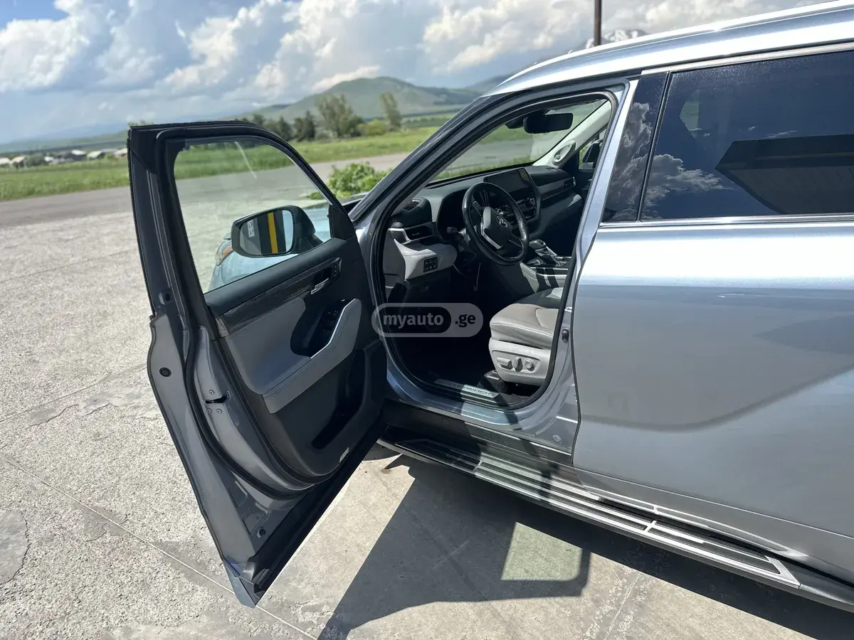 Toyota Highlander 2021 — photo 2
