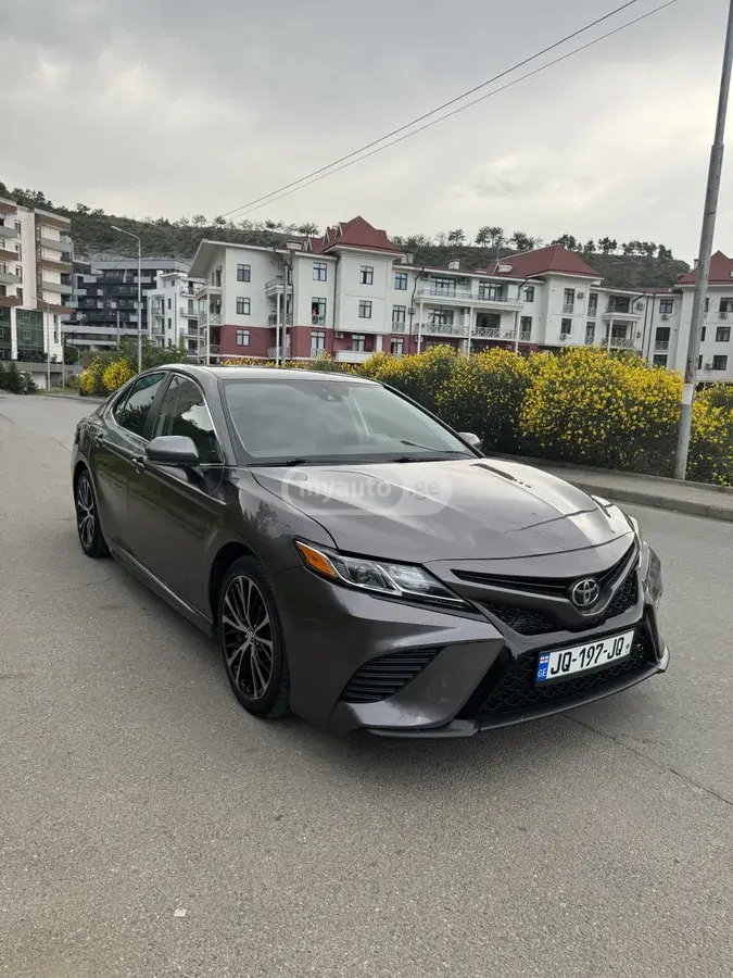Toyota Camry 2020 — photo 2