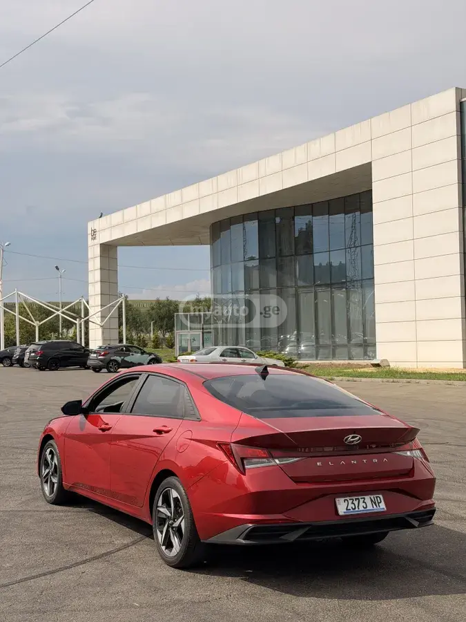 Hyundai Elantra 2023 — photo 2