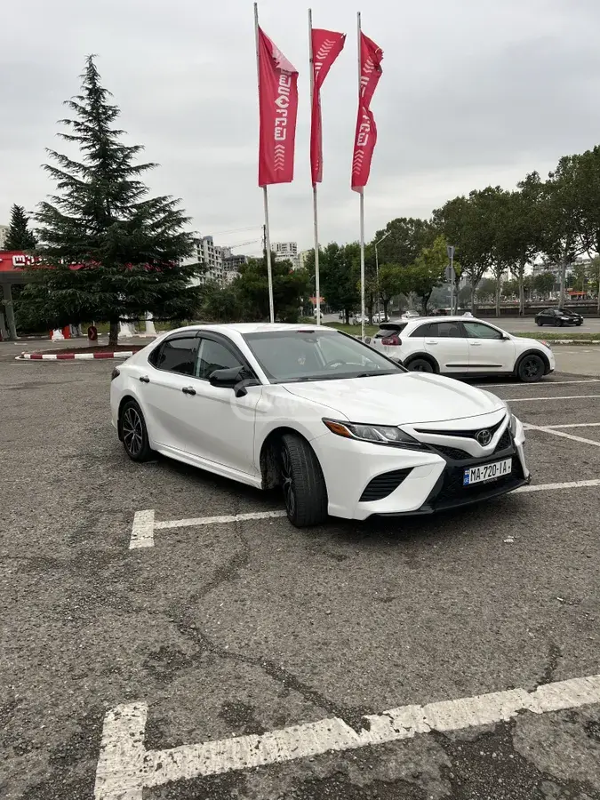 Toyota Camry 2018 — photo 2