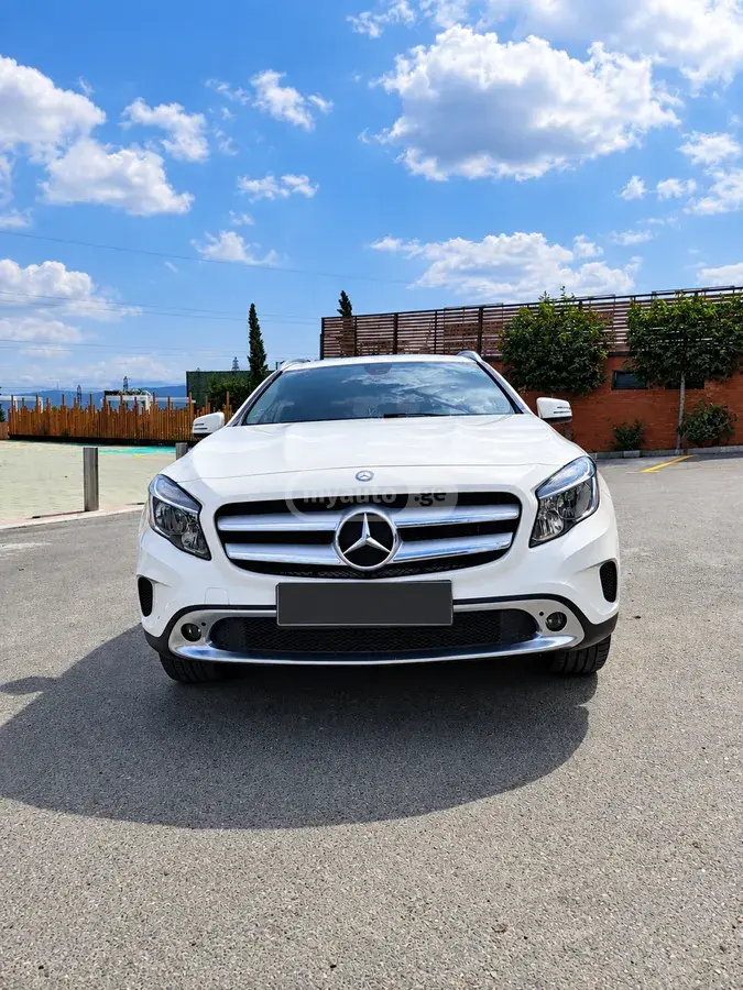 Mercedes-Benz GLA 250 2015 — photo 2