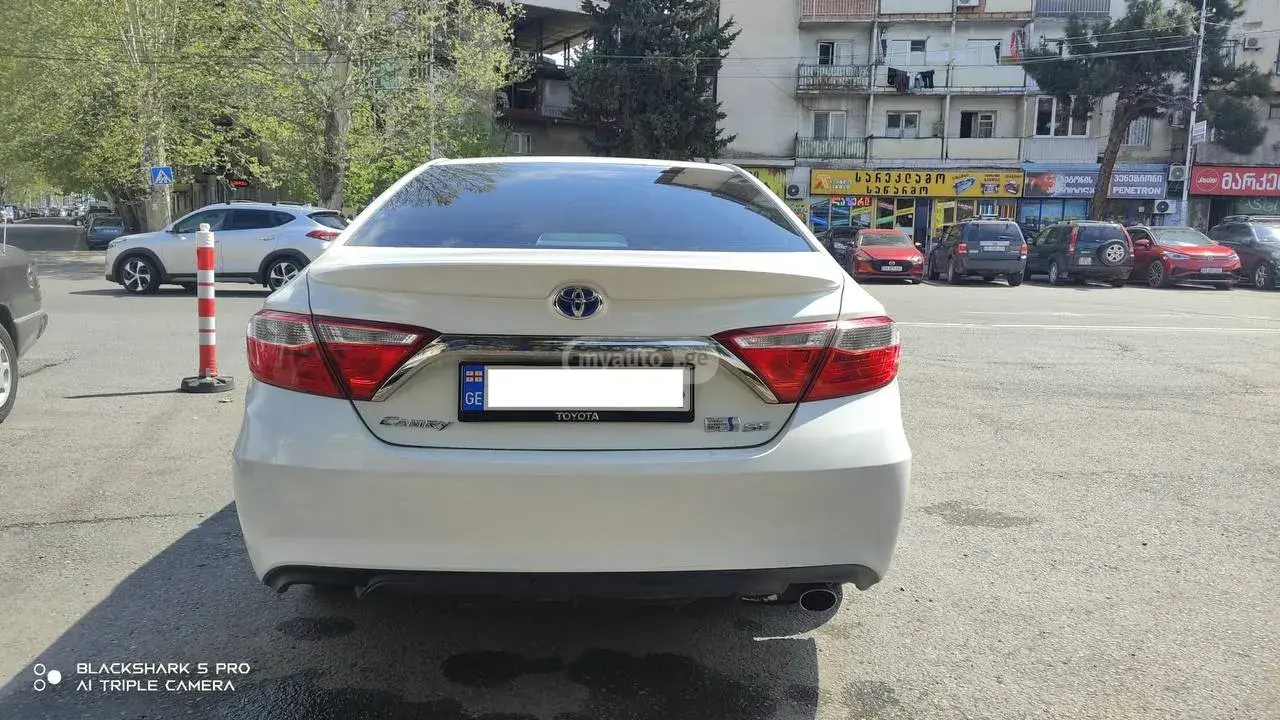 Toyota Camry 2016 — photo 2