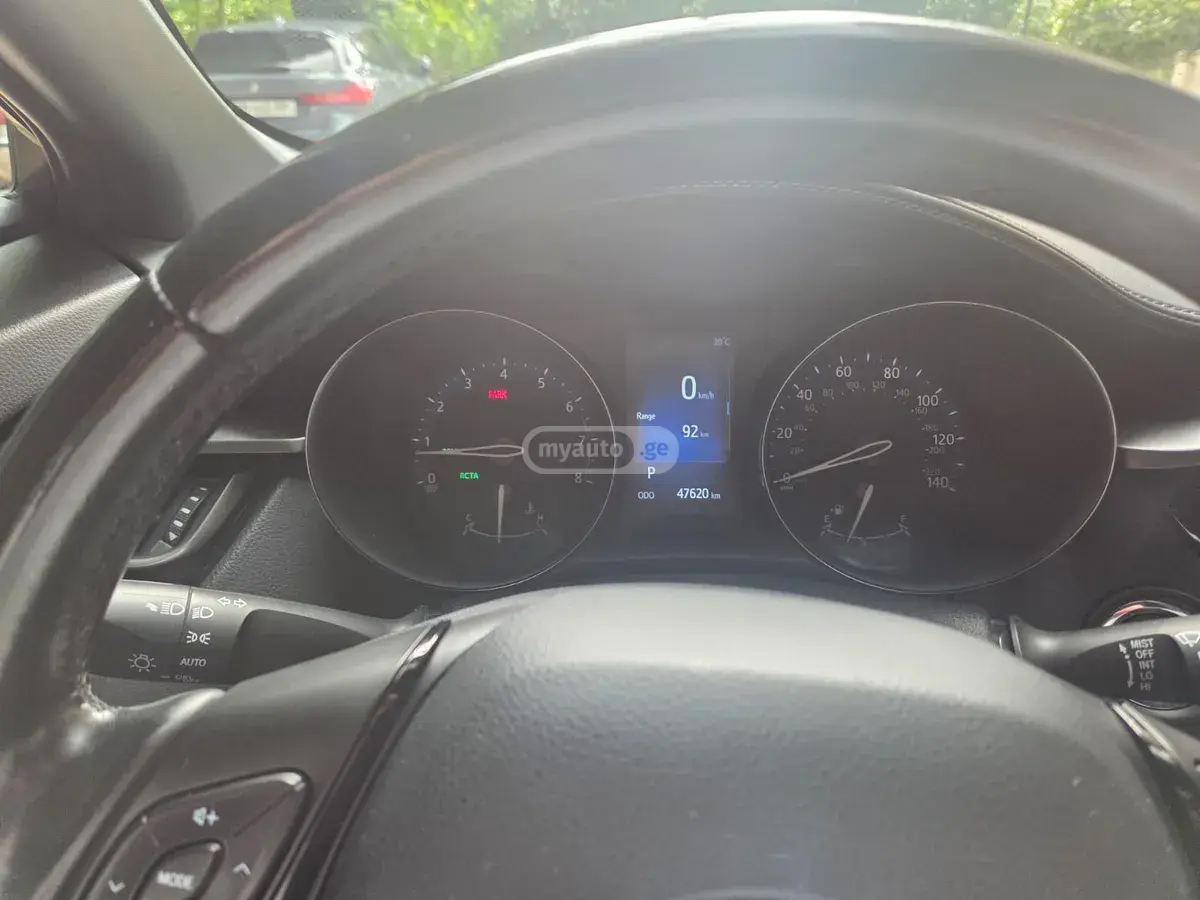 Toyota C-HR 2018 — photo 2