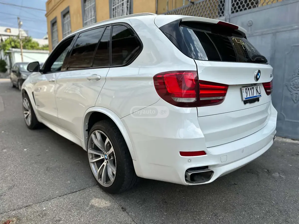 BMW X5 2017 — photo 2