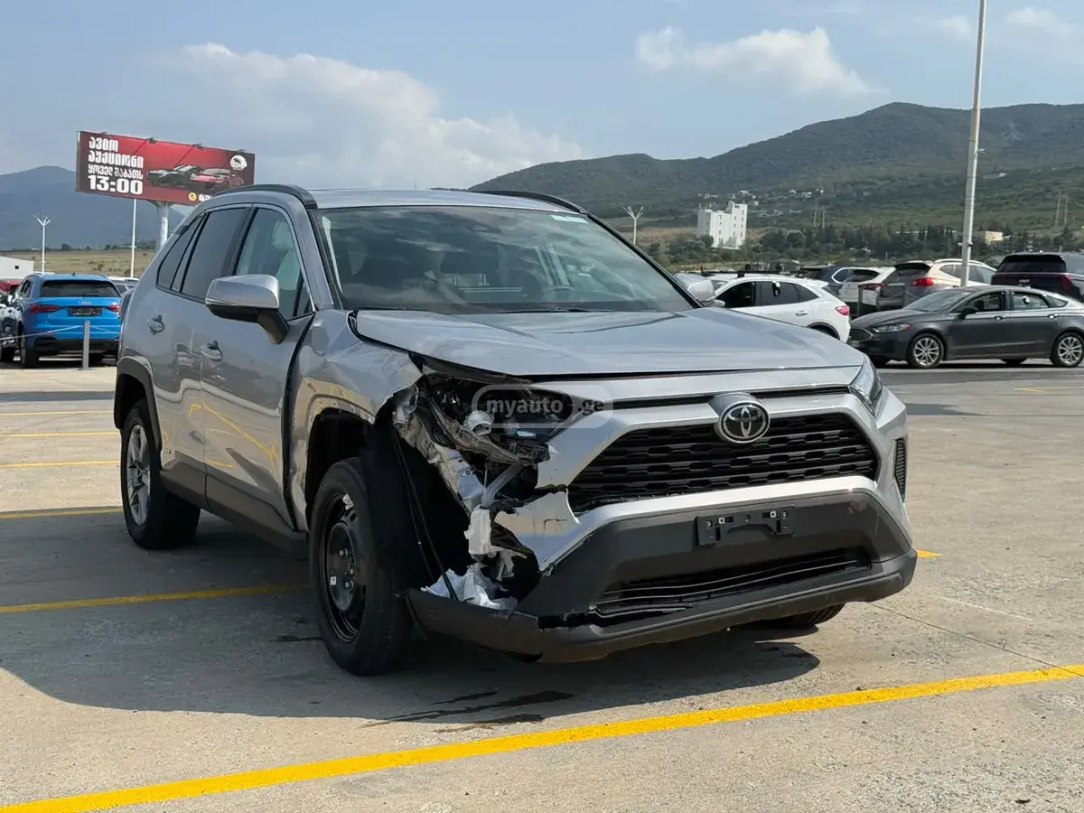 Toyota RAV4 2025 — photo 2