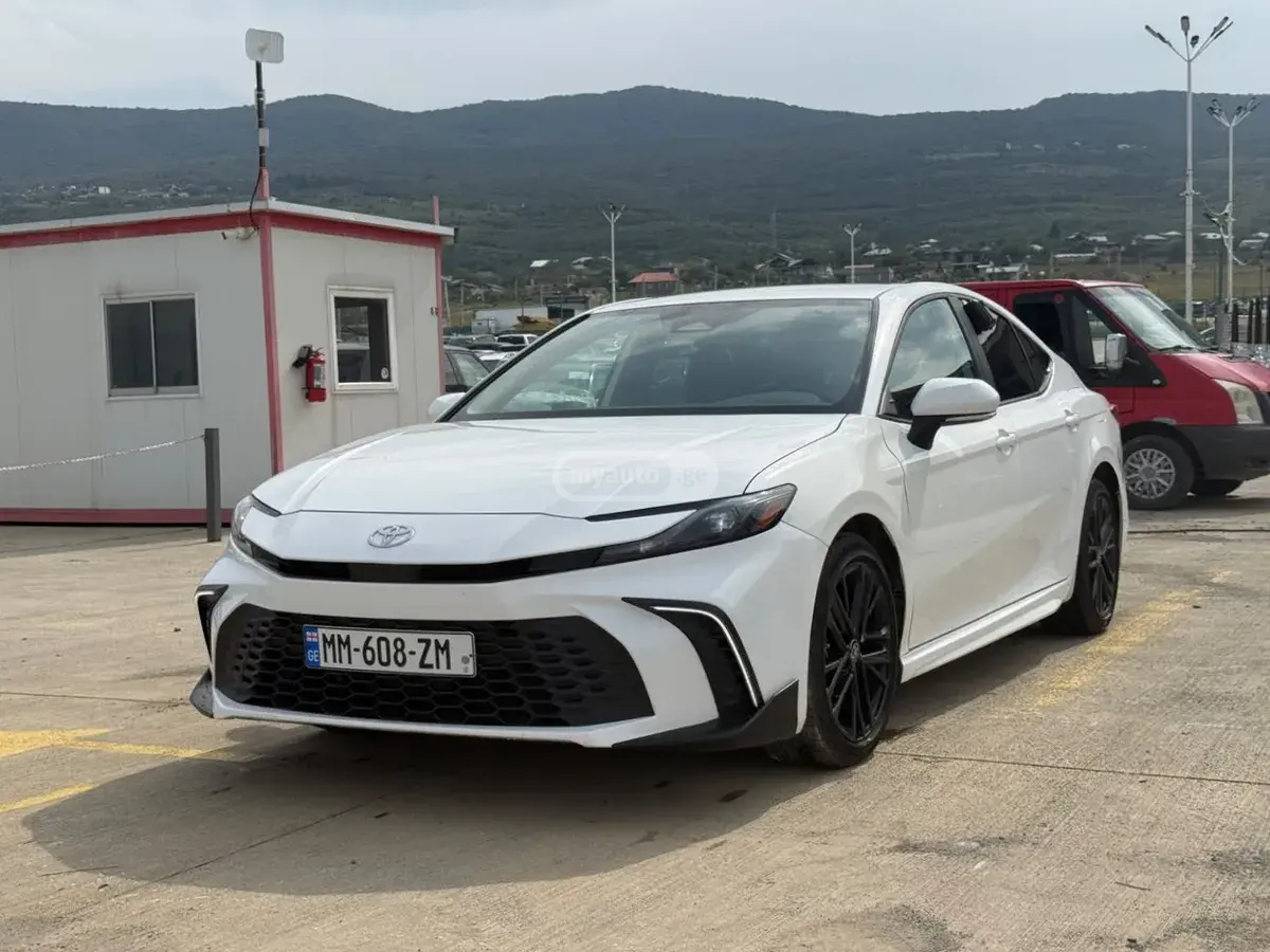 Toyota Camry 2024 — photo 2