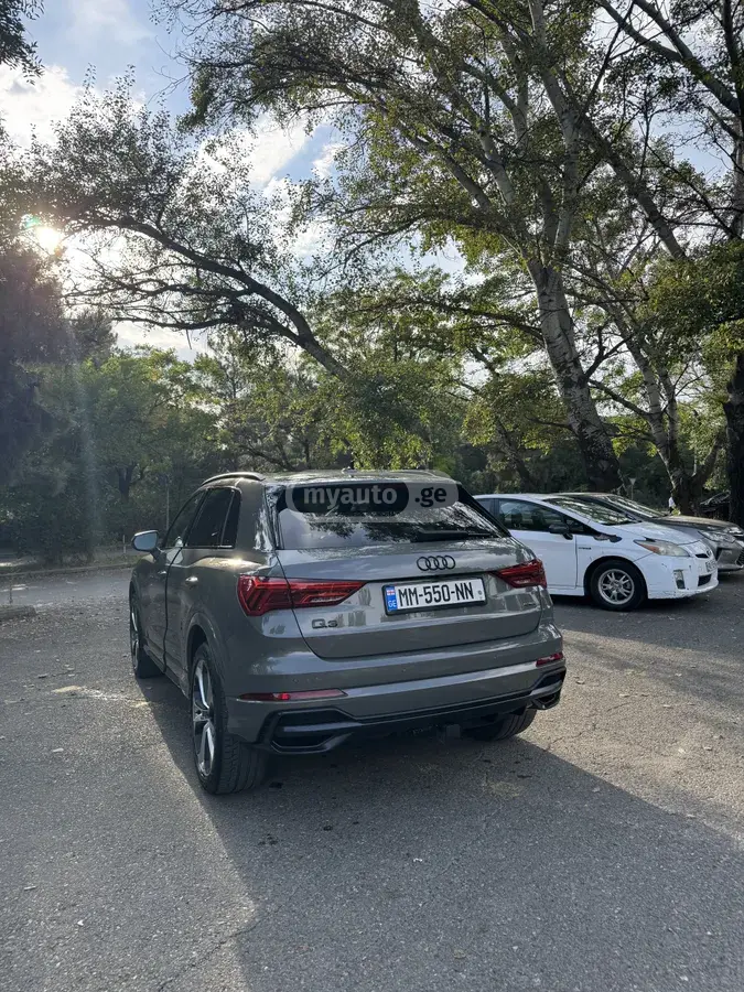 Audi Q3 2022 — photo 2