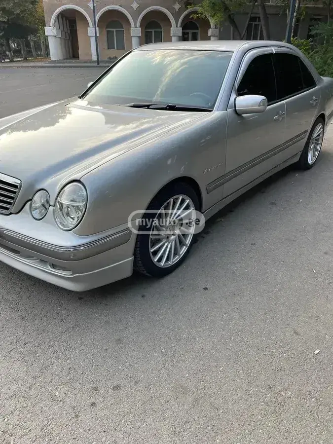 Mercedes-Benz E 210 2002 — photo 2