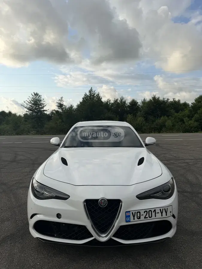 Alfa Romeo Giulia 2018 — photo 2