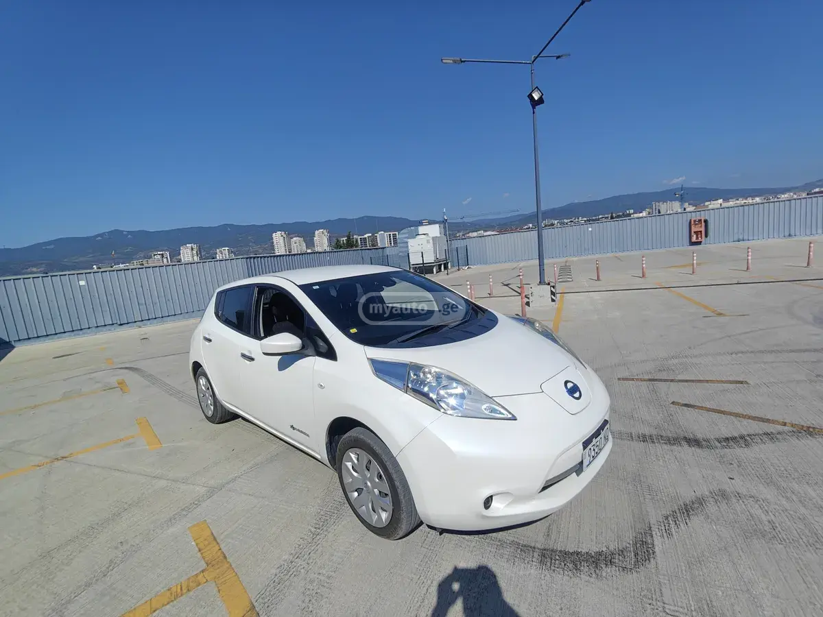 Nissan Leaf 2017 — photo 2