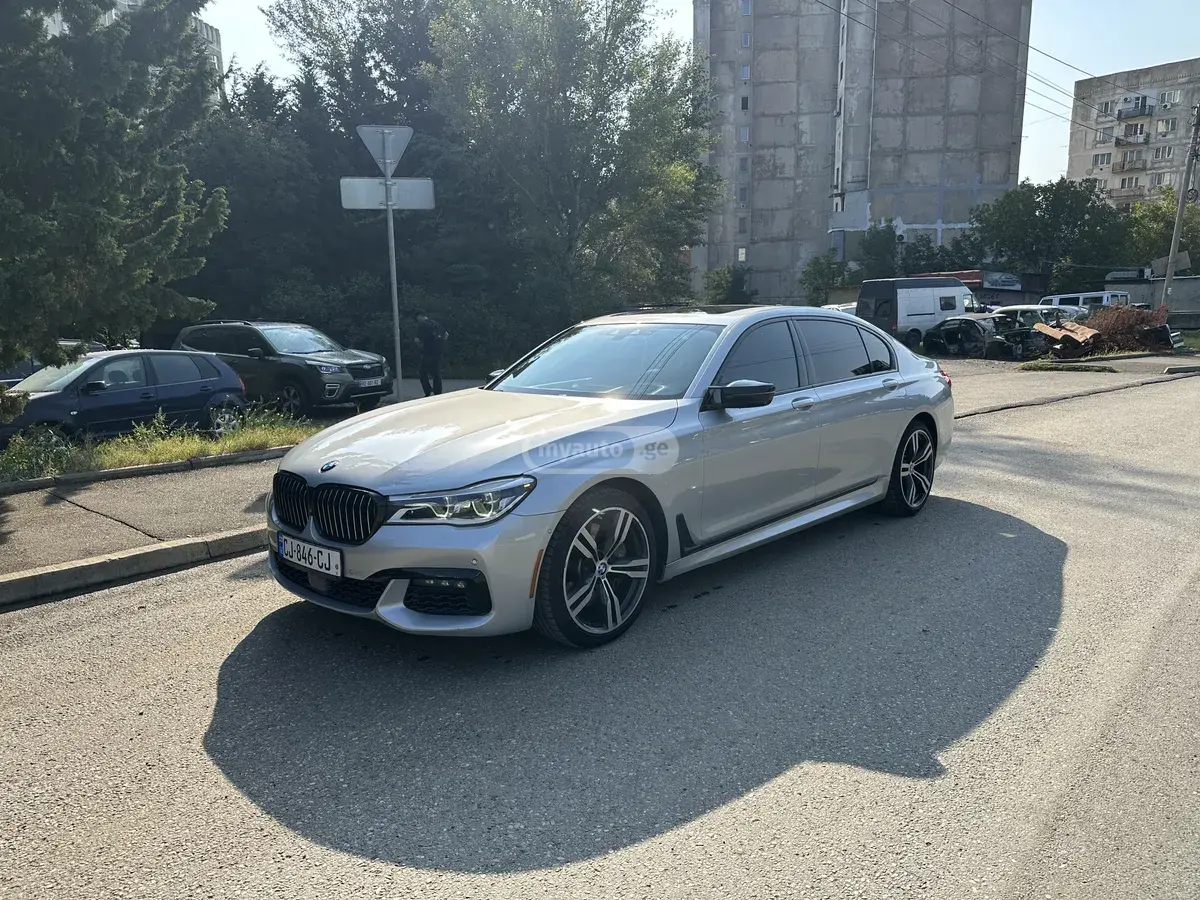 BMW 750 2016 — photo 2