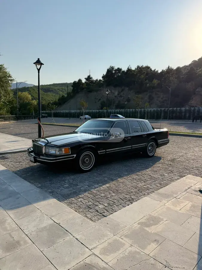 Lincoln Town Car