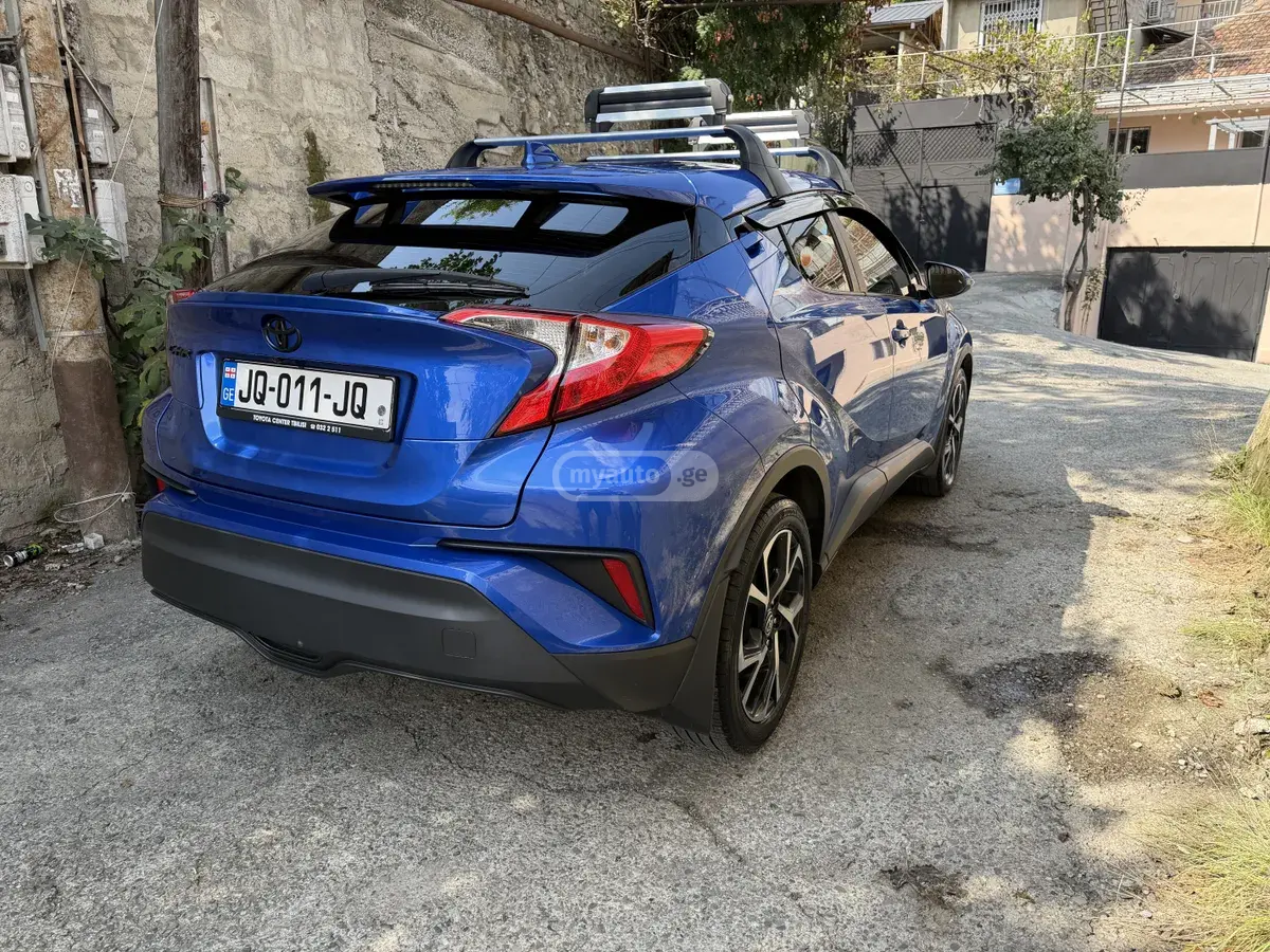 Toyota C-HR 2020 — photo 2