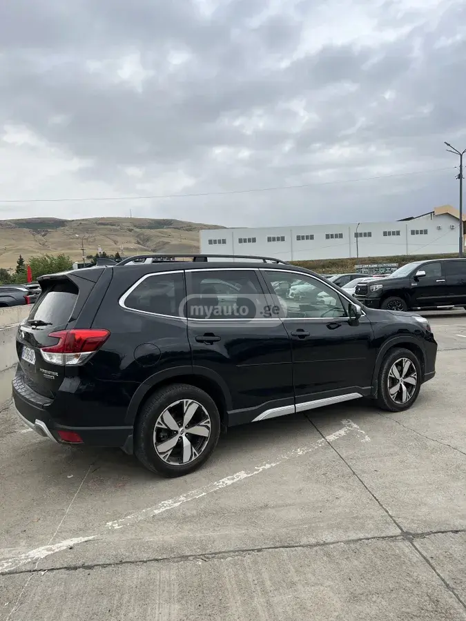 Subaru Forester 2019 — photo 2