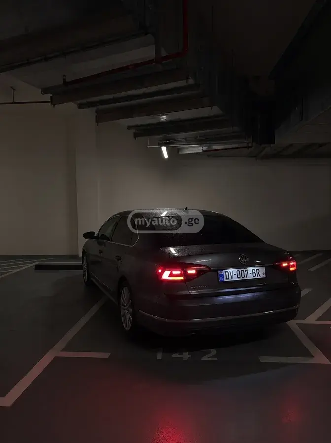 Volkswagen Passat 2017 — photo 2