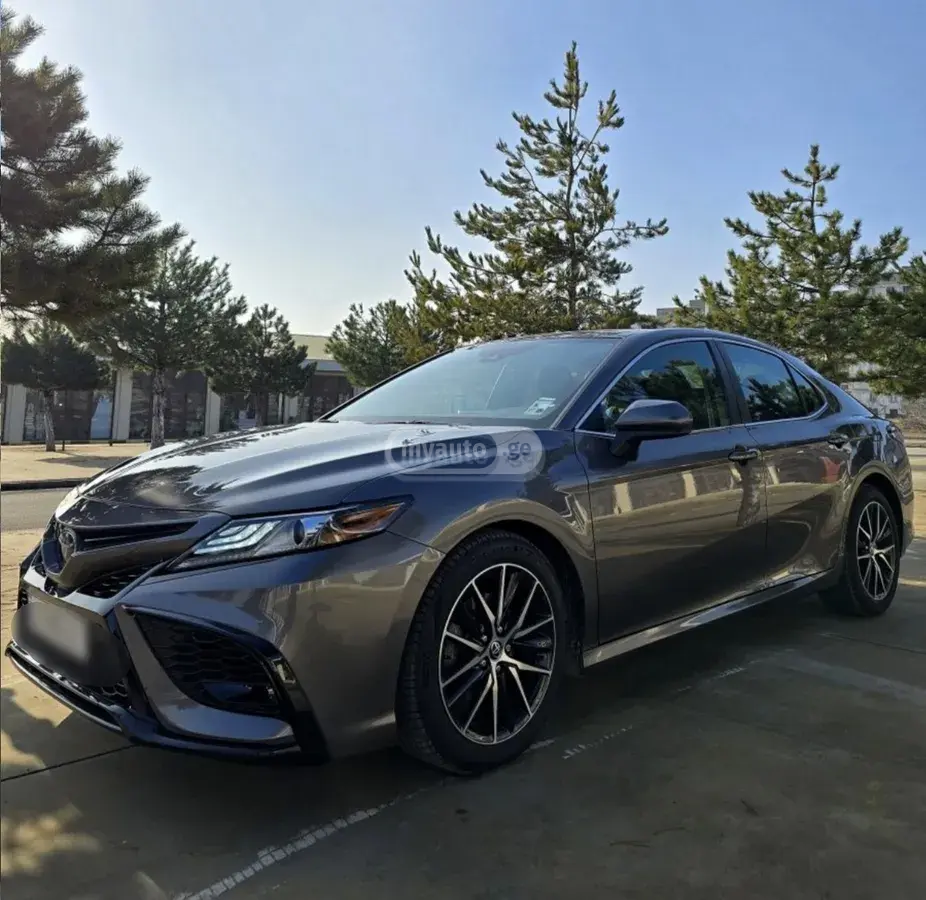 Toyota Camry 2022 — photo 2