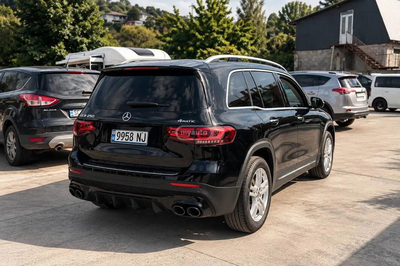 Mercedes-Benz GLB 250 2021 — photo 2