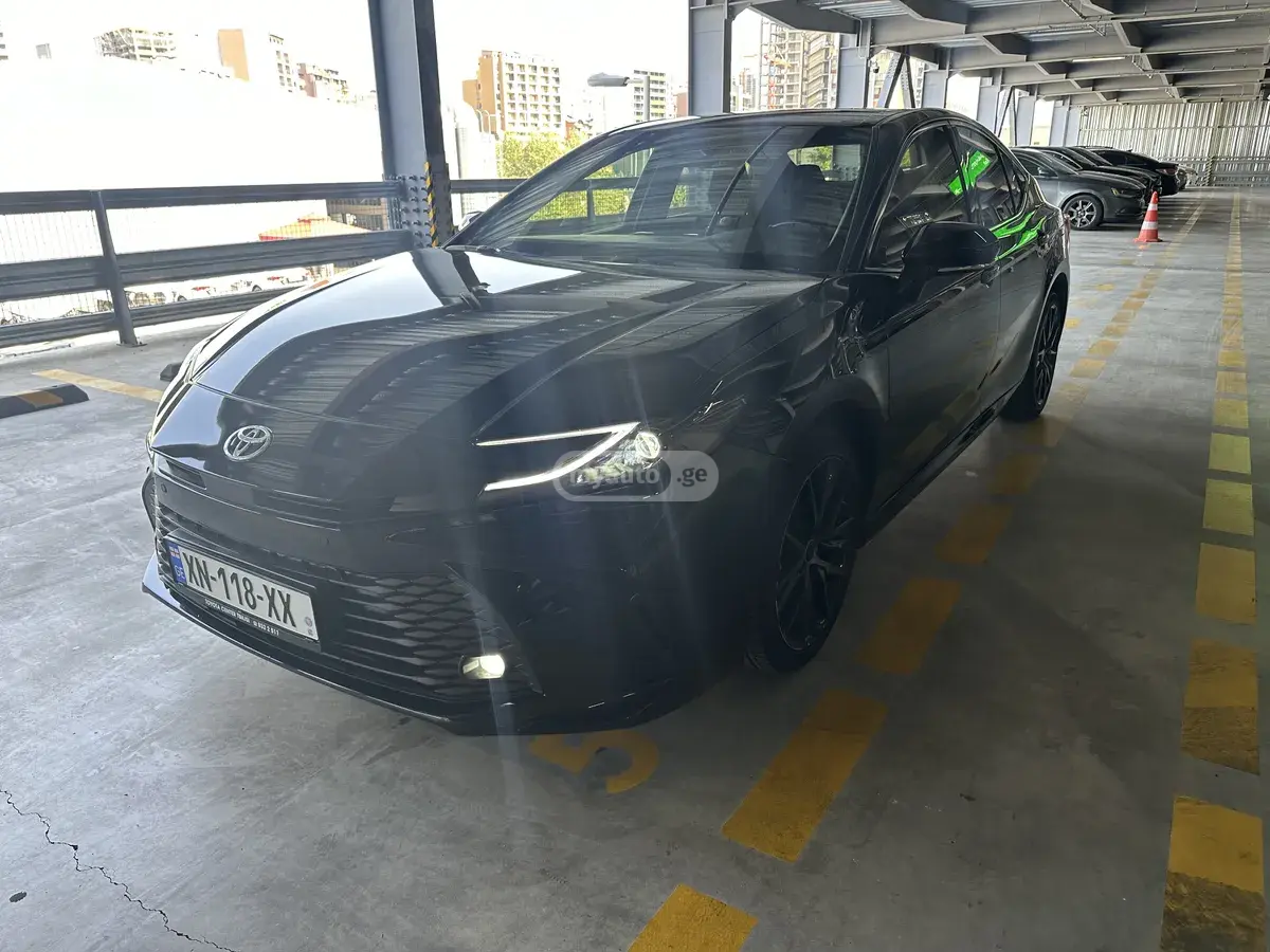 Toyota Camry 2024 — photo 2