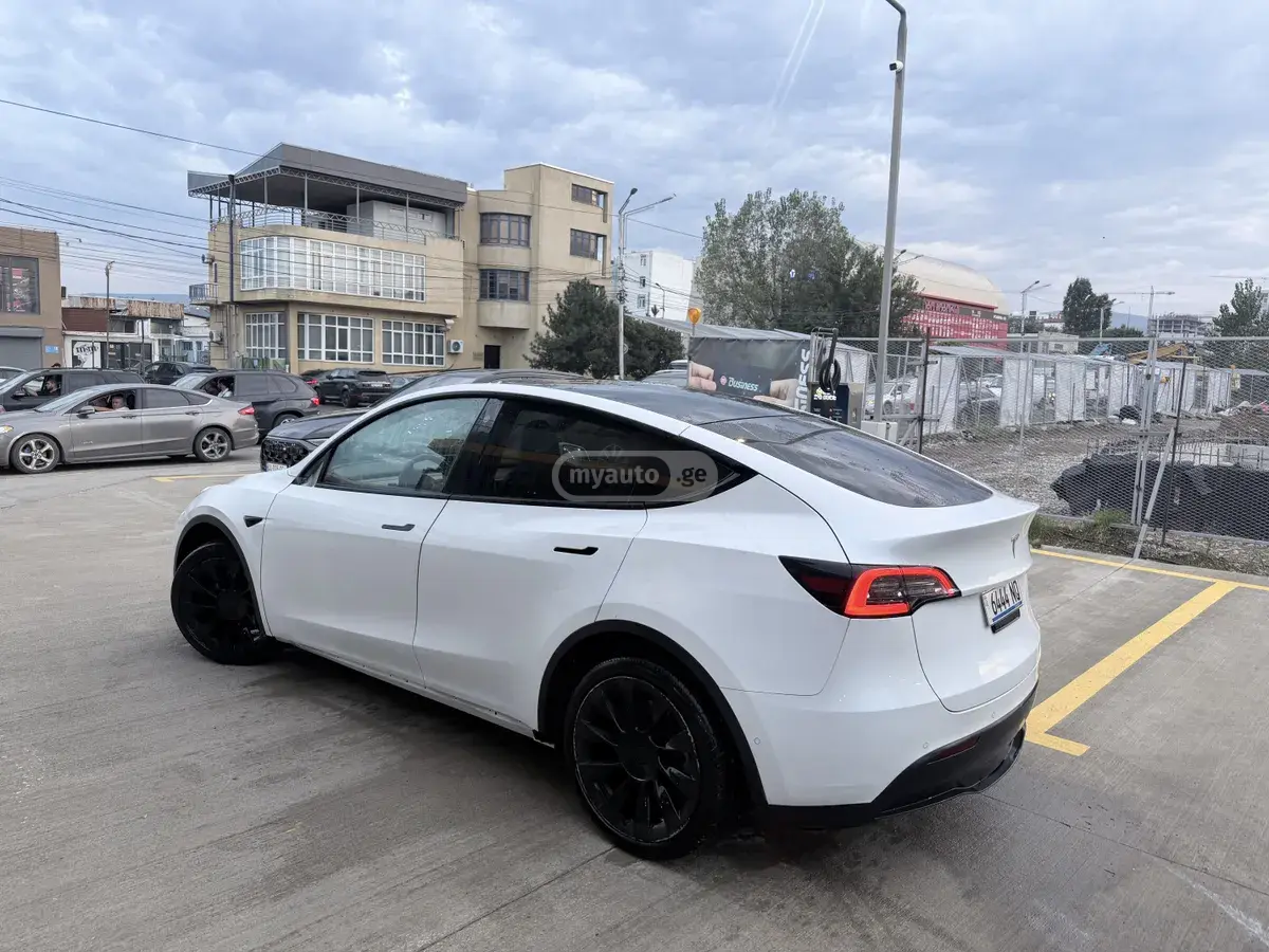 Tesla Model Y 2020 — photo 2