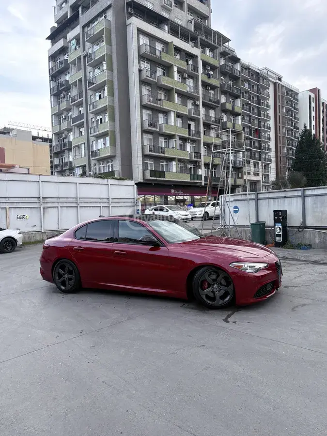 Alfa Romeo Giulia 2017 — photo 2