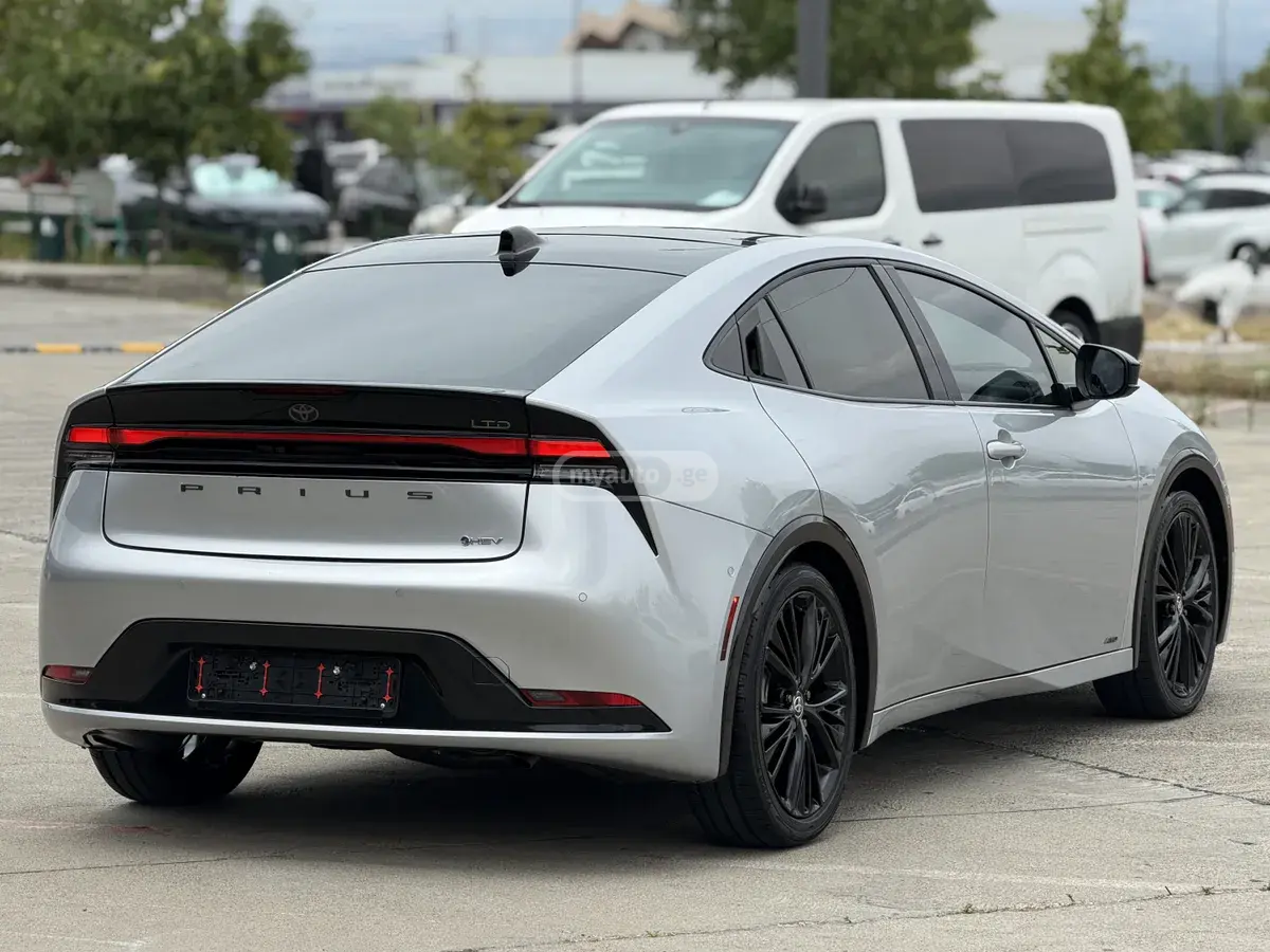 Toyota Prius 2024 — photo 2