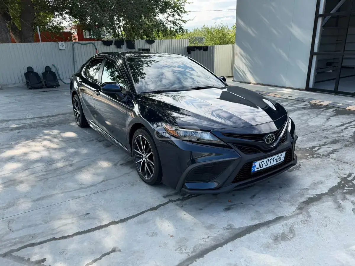 Toyota Camry 2021 — photo 2