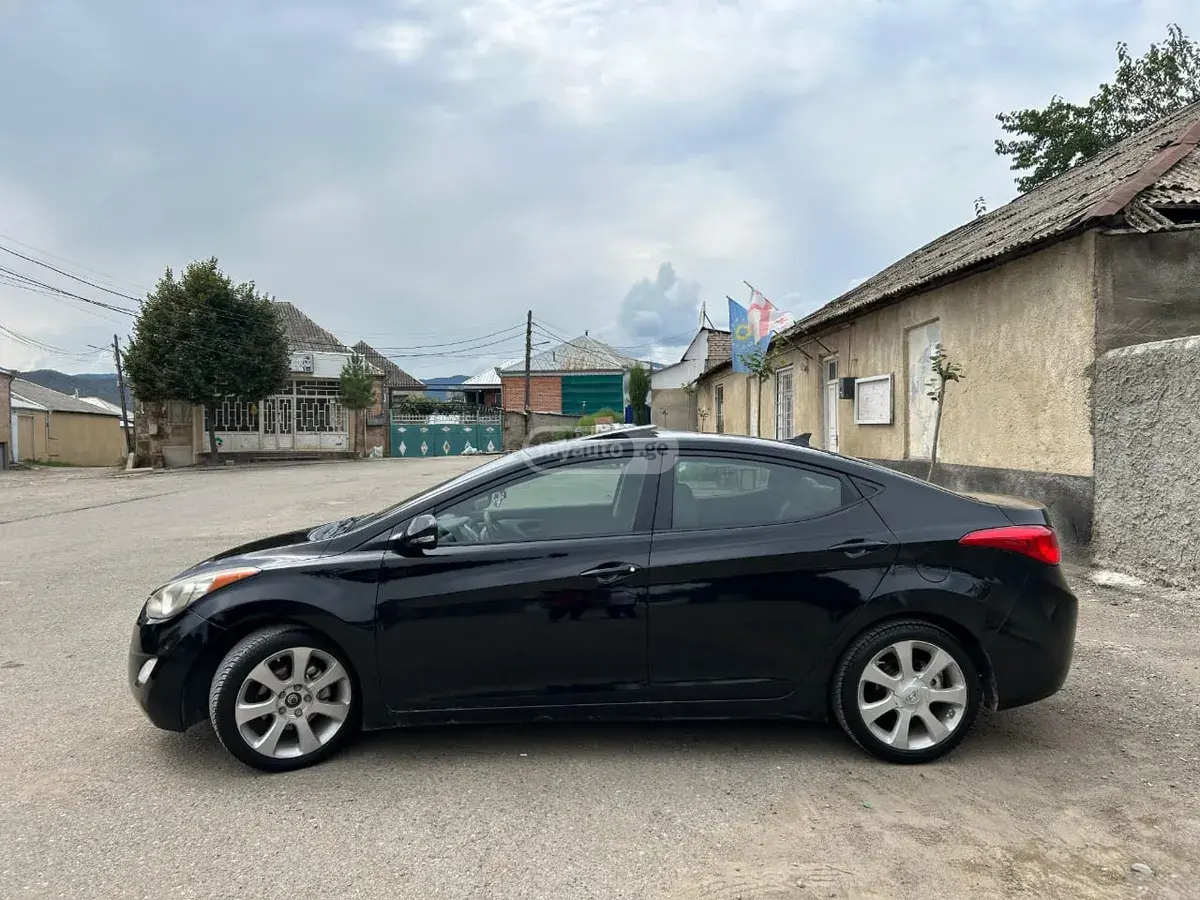 Hyundai Elantra 2011 — photo 2