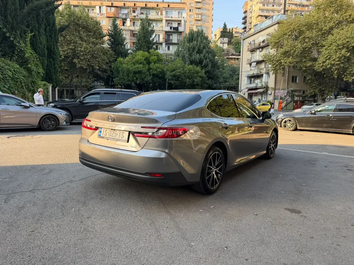 Toyota Camry 2026 — photo 2