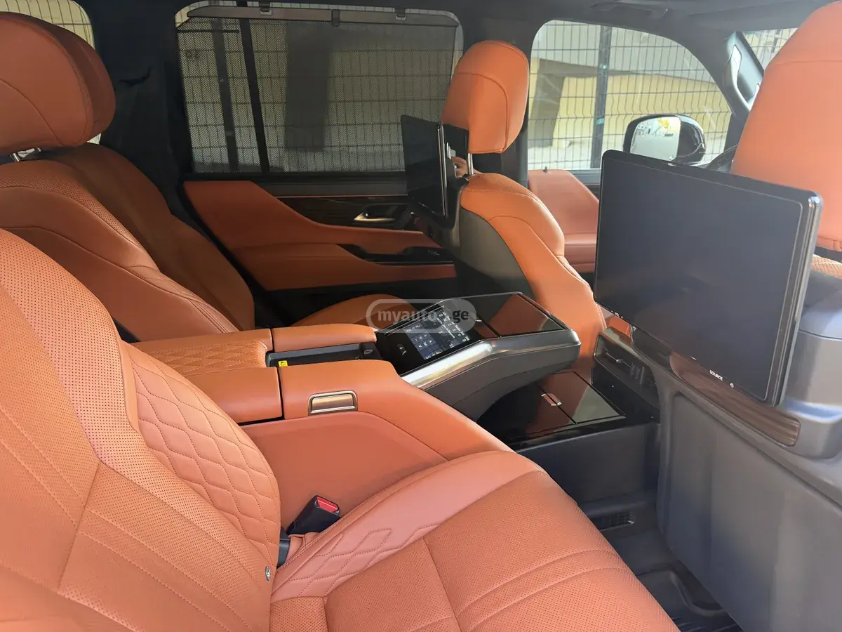 Lexus LX 500 2024 — photo 2