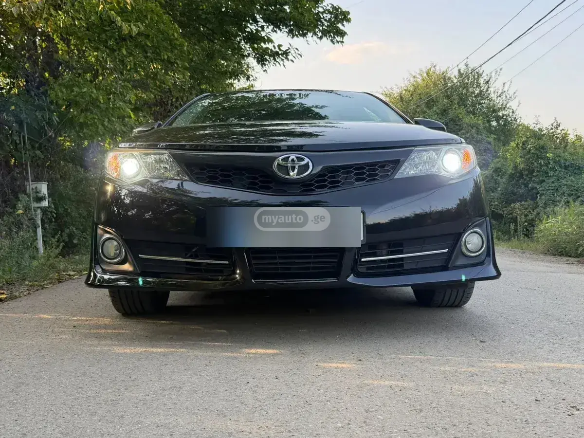 Toyota Camry 2014 — photo 2