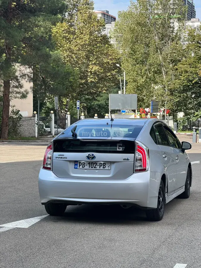 Toyota Prius 2013 — photo 2