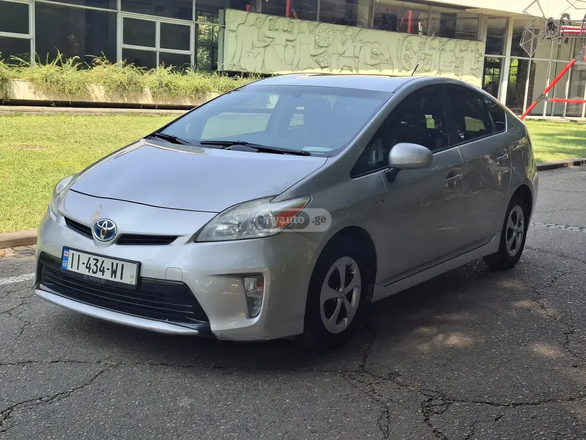 Toyota Prius 2012 — photo 2