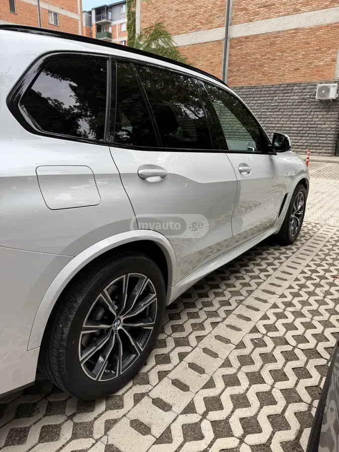 BMW X5 2019 — photo 2