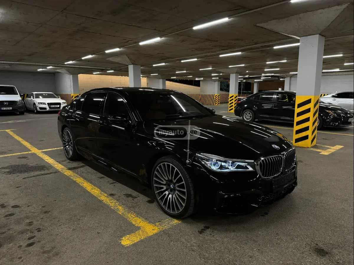 BMW 750 2017 — photo 2