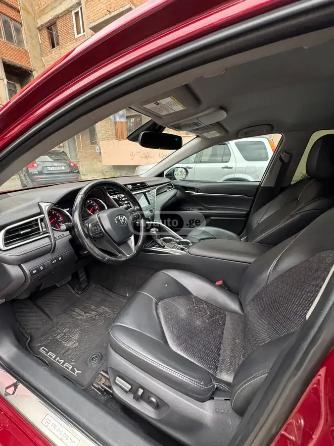 Toyota Camry 2018 — photo 2
