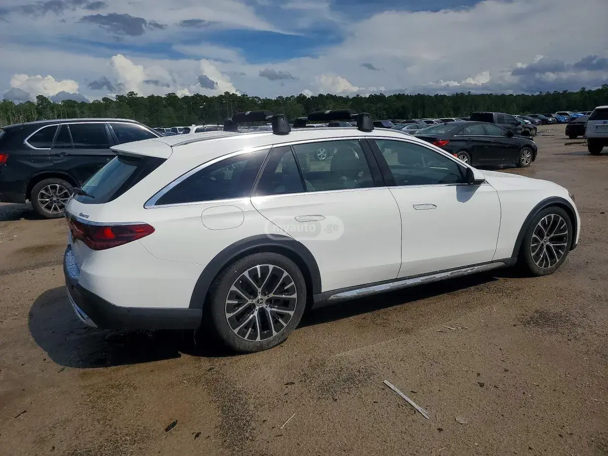 Mercedes-Benz E 450 2024 — photo 2