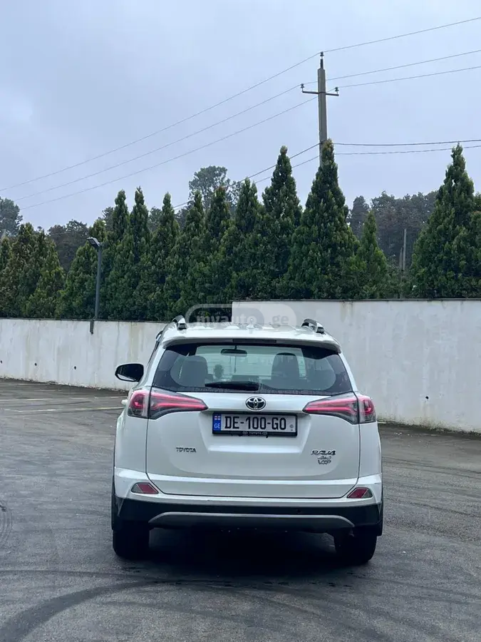 Toyota RAV4 2017 — photo 2