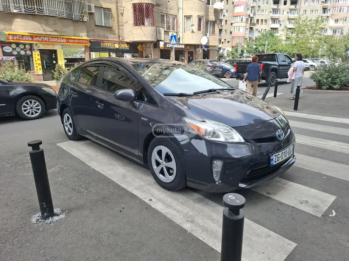 Toyota Prius 2010 — photo 2