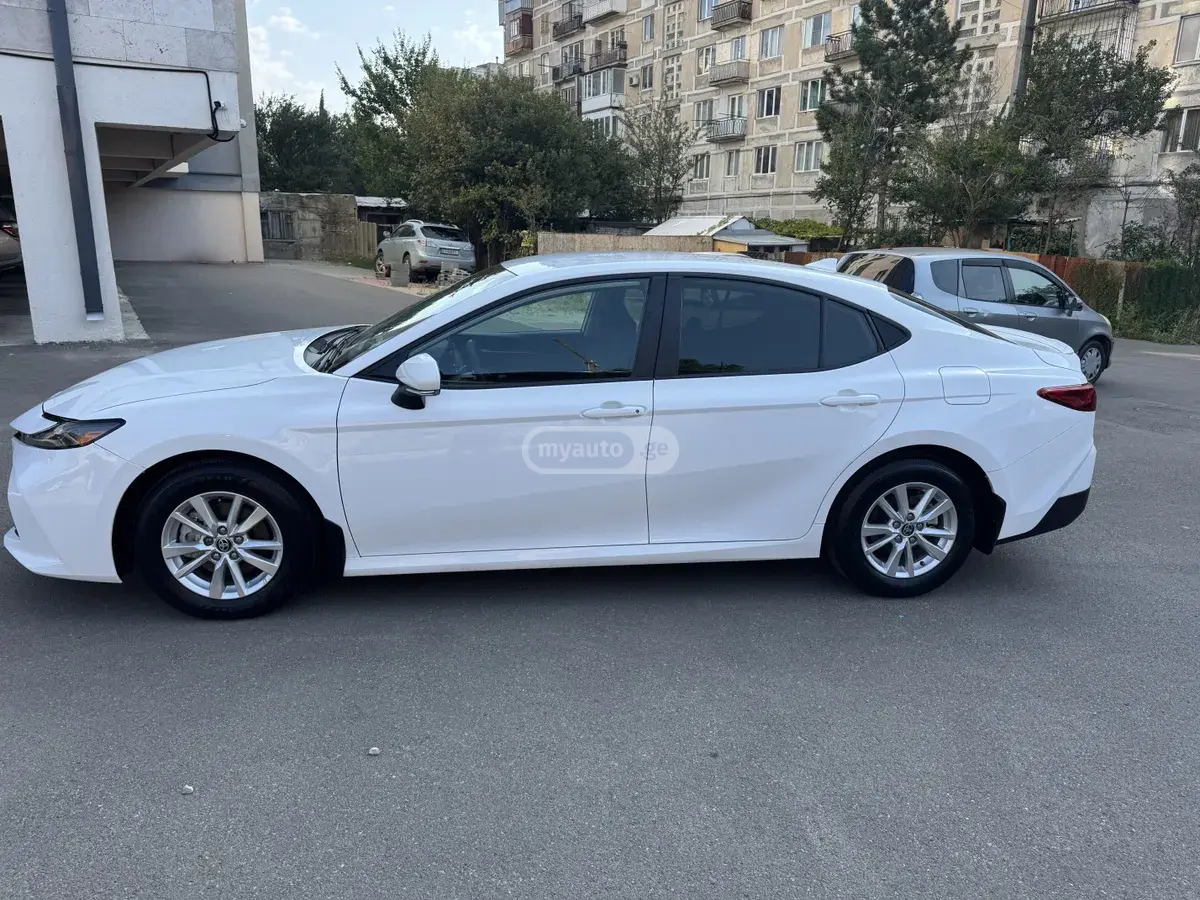 Toyota Camry 2024 — photo 2